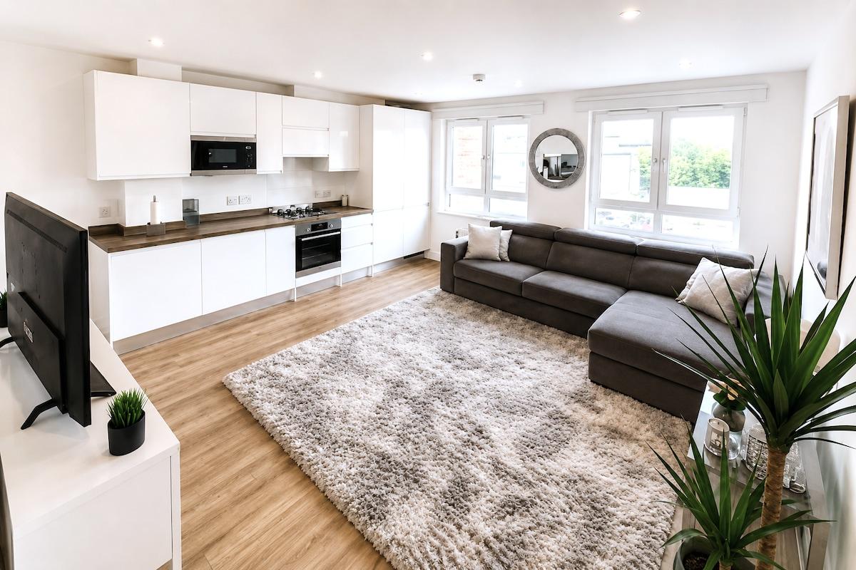 Luxury 1 Bedroom Town Centre Apartment | Sleeps 44