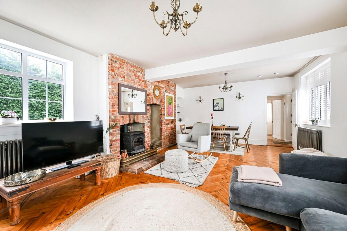 Stunning 3BR Home Near Stansted Airport2