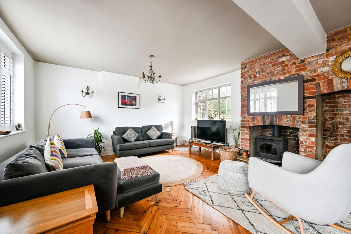Stunning 3BR Home Near Stansted Airport3