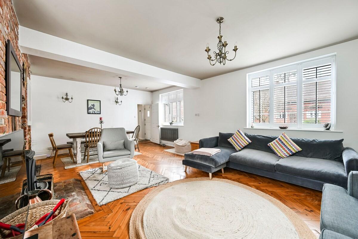 Stunning 3BR Home Near Stansted Airport5