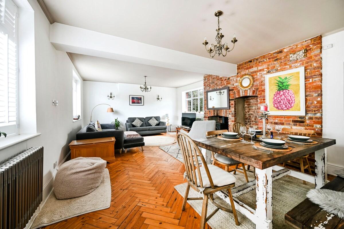Stunning 3BR Home Near Stansted Airport6