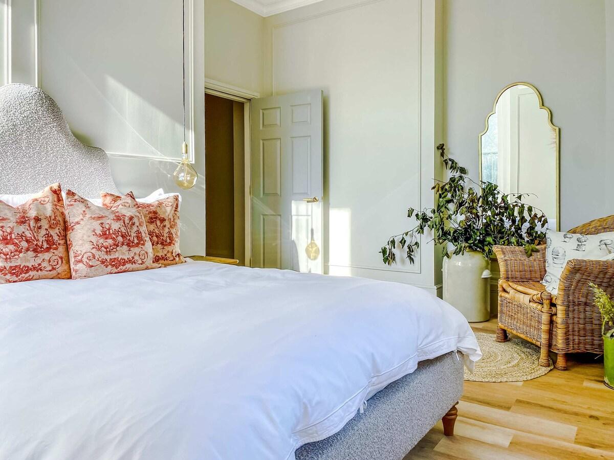 Railway House -Platform 3B, 2 bedroom apartment.