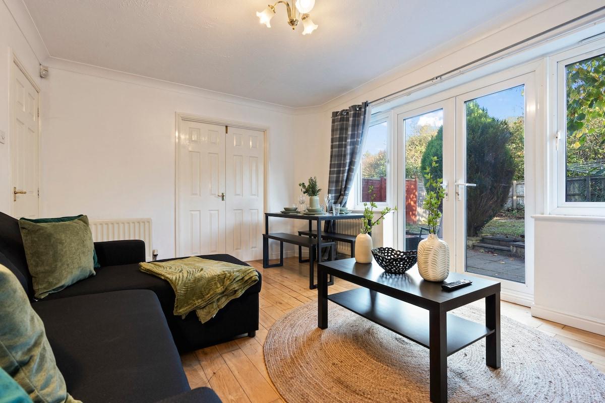Applin House | 5BR Contractor Stay | Parking Wi-Fi3