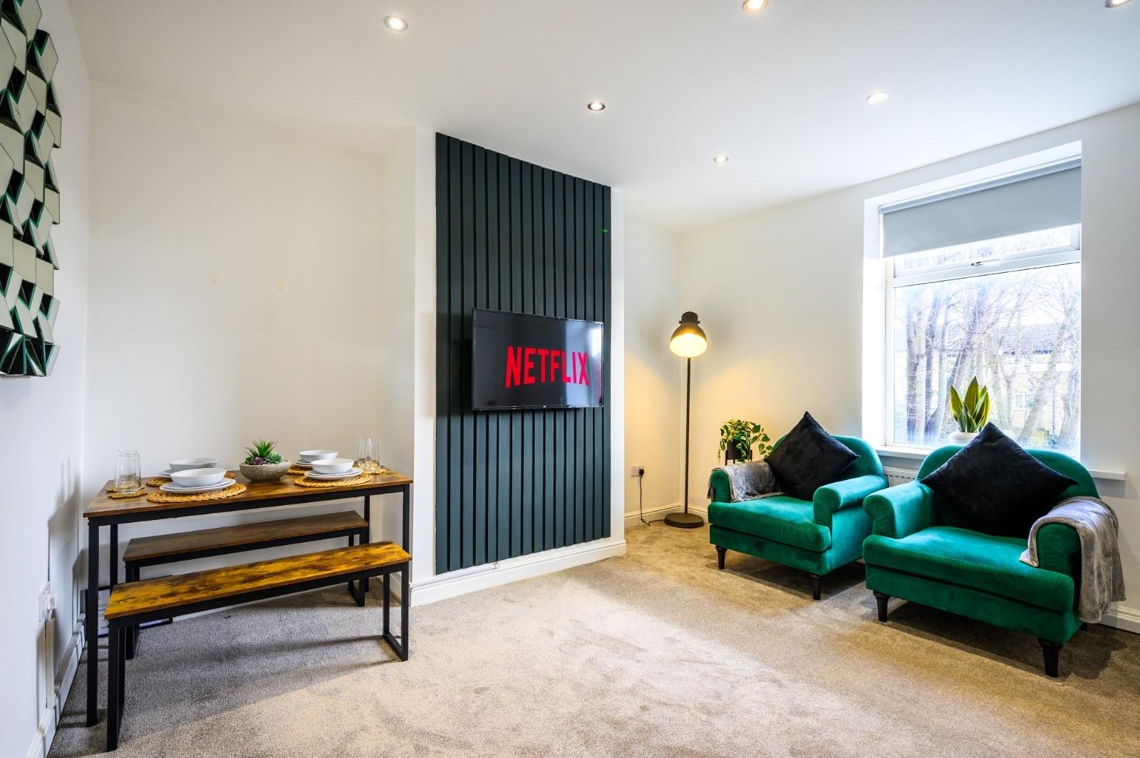 Modern 2-Bed Home | Free Parking | Batley