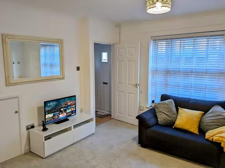 Cosy 2BR | Sleeps 4 | Colchester Town CO1