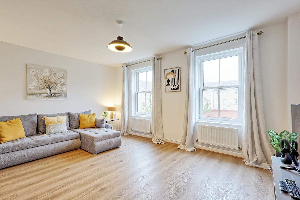 Modern 4BR, Sleep 9 | Parking | Long Stay Welcome3