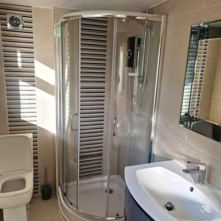 4BR House By Comfy Nest Northampton With Parking3