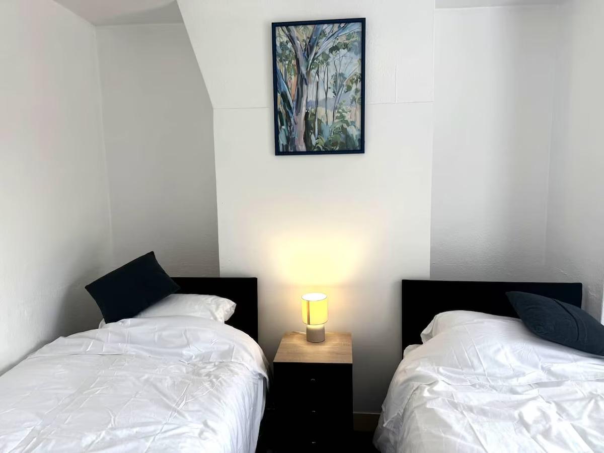 3 BR Flat By Comfy Nest Short Term Lets Hailsham3