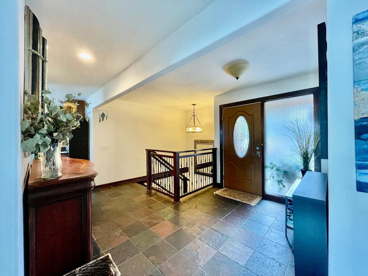 Mt Rainier & Lake Views | Seattle Mid-Century2