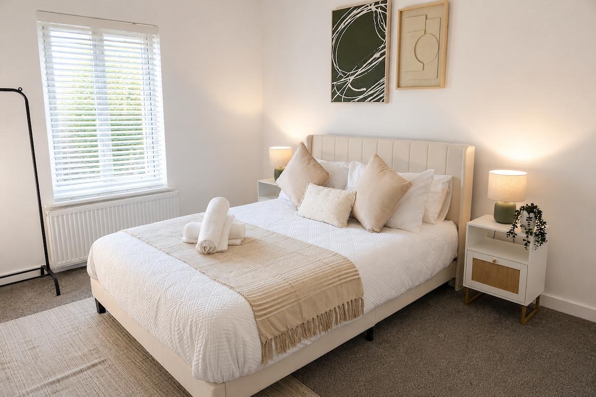 The Courtyard Chester | Free Parking | Sleeps 52