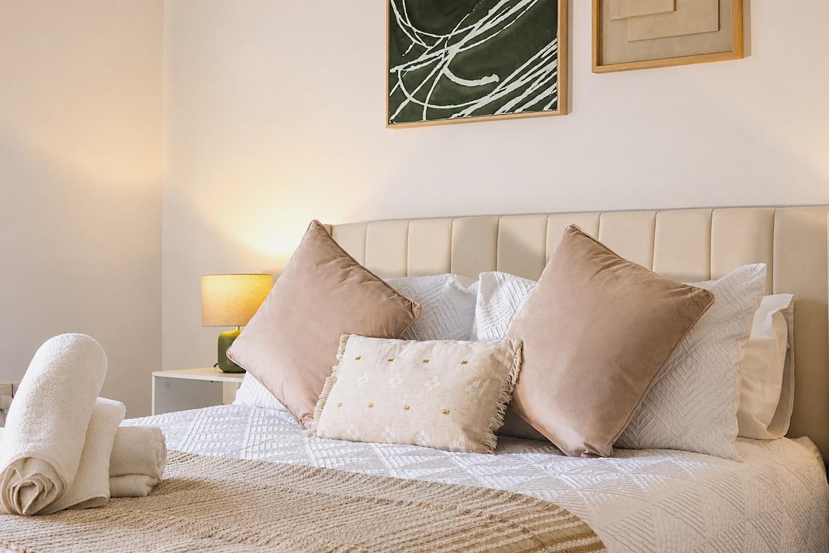 The Courtyard Chester | Free Parking | Sleeps 54