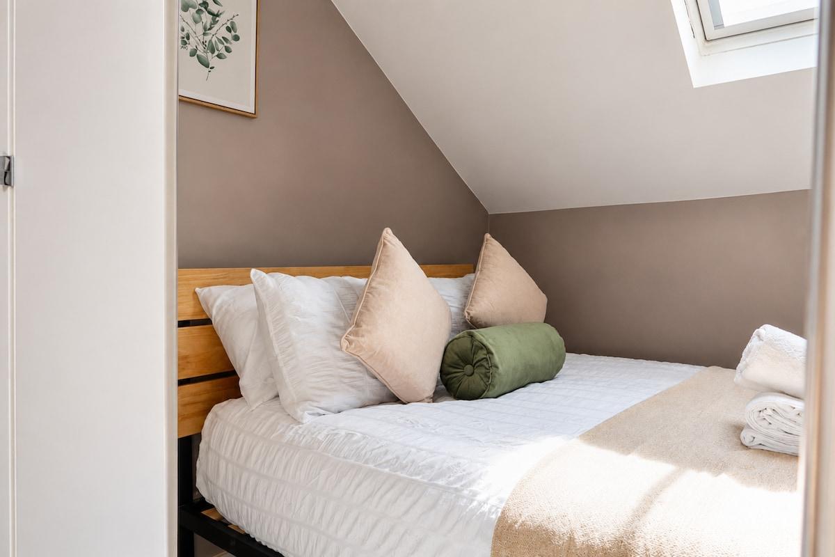 The Courtyard Chester | Free Parking | Sleeps 55