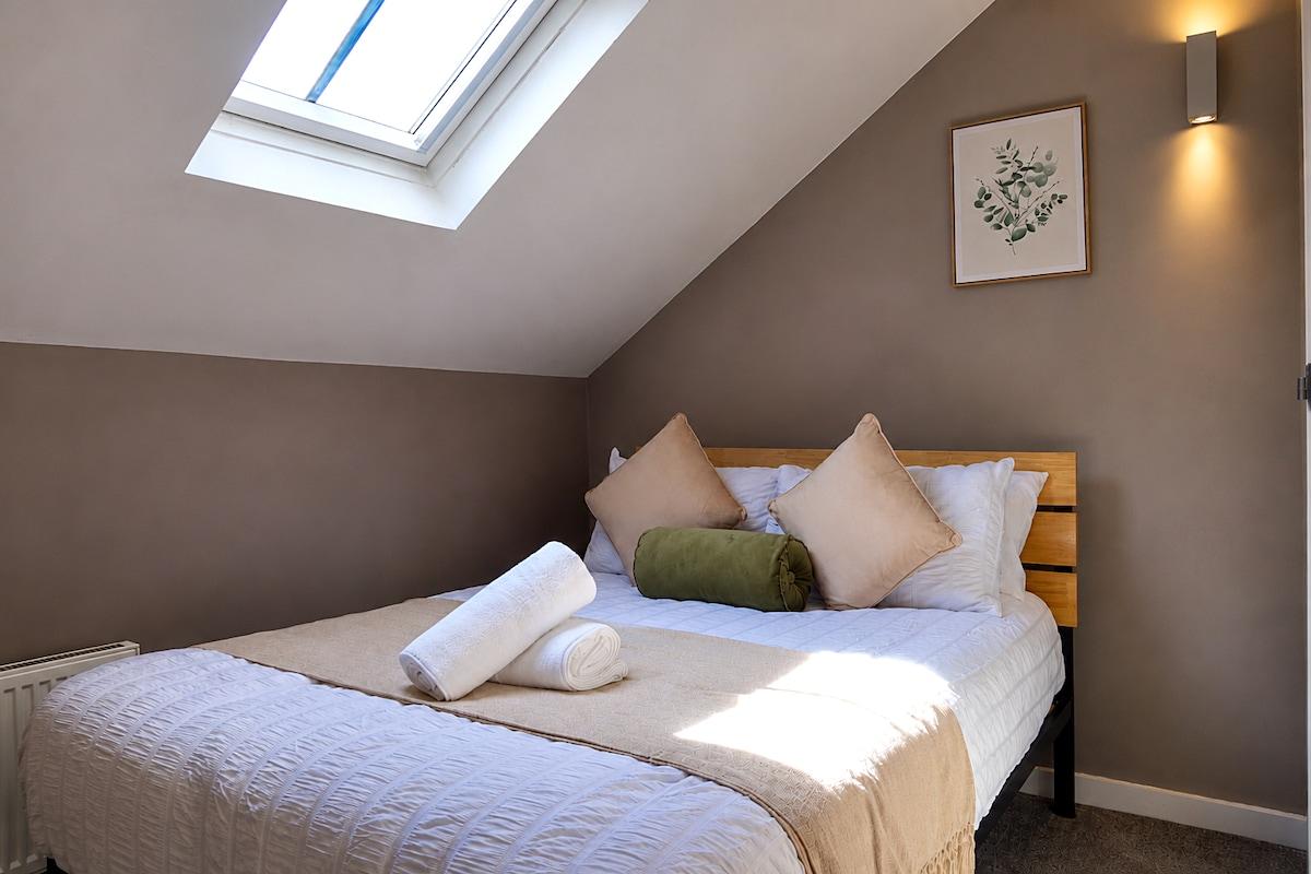 The Courtyard Chester | Free Parking | Sleeps 56