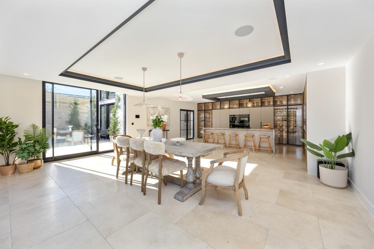 Designer Haus · Pool · Sea Views · 7BR · Sleeps 143