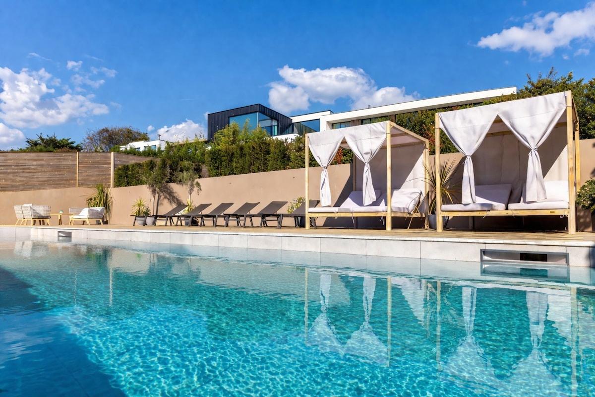 Designer Haus · Pool · Sea Views · 7BR · Sleeps 144