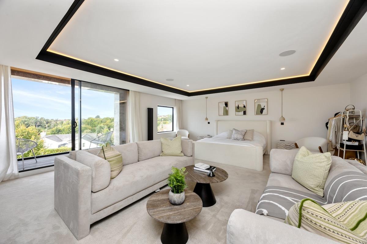 Designer Haus · Pool · Sea Views · 7BR · Sleeps 146
