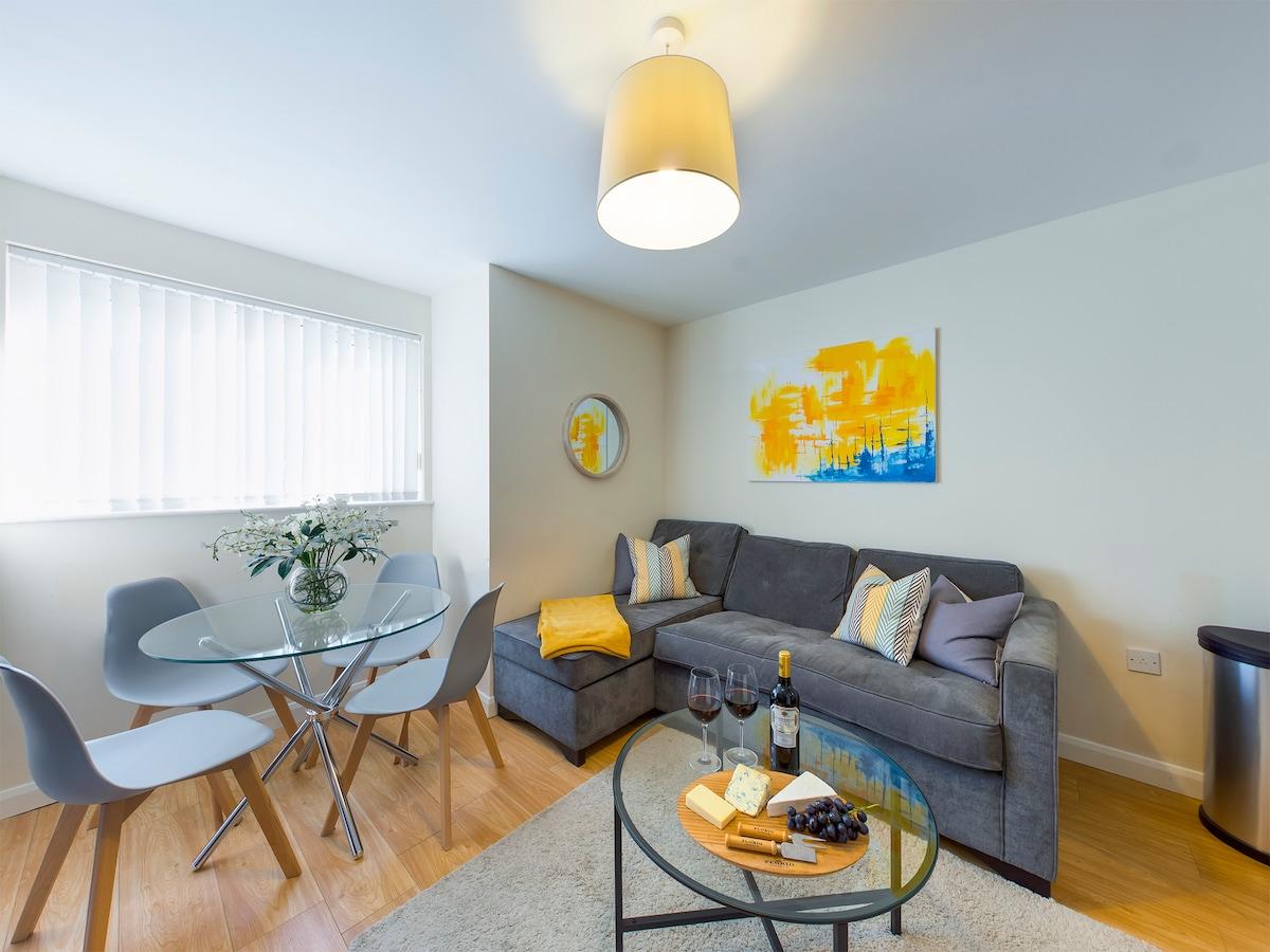 Modern 2BR Apartment | Patio | Pets Welcome