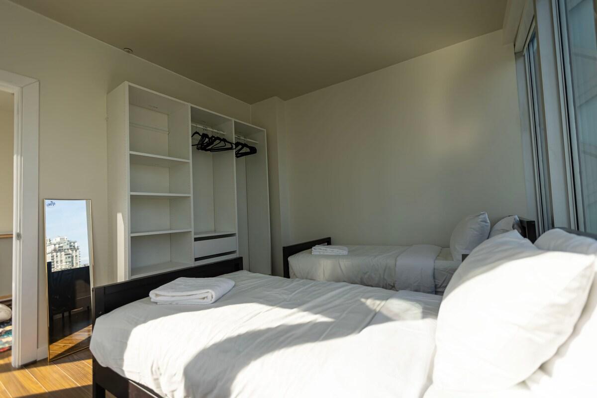 2BR Suite with A/C in Heart of Downtown Vancouver6