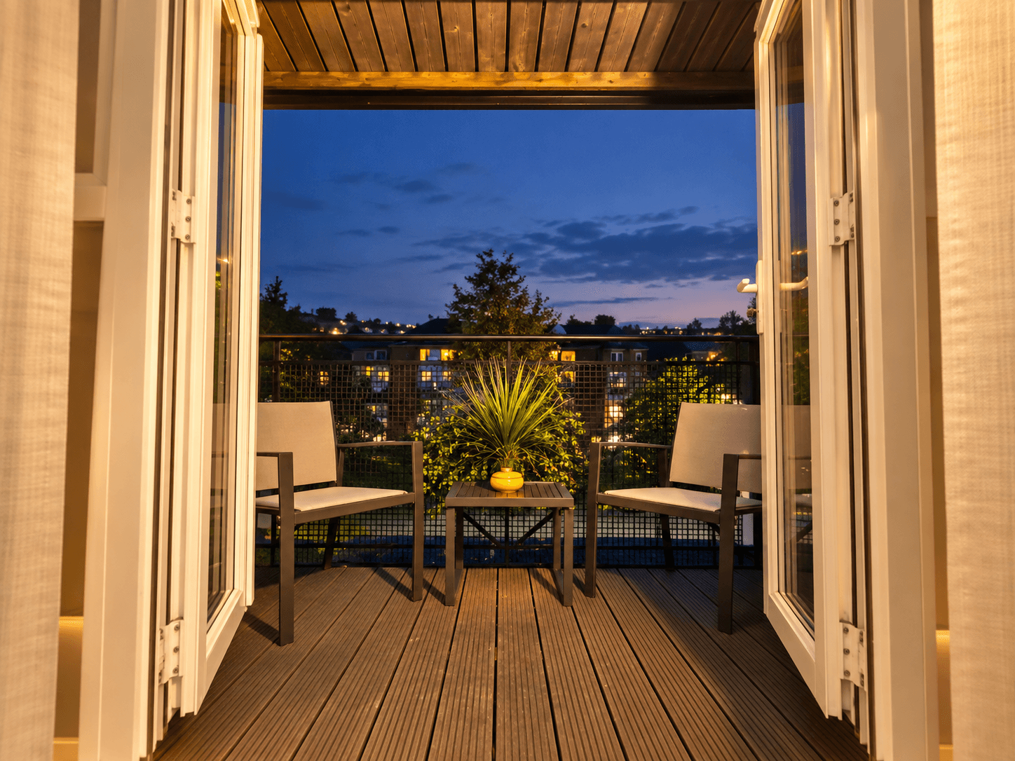 Central Balcony Flat | Long-Stay | WiFi | Parking