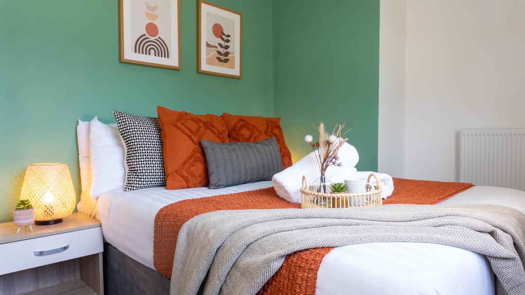 Bevington House | 3 Bedroom | Sleeps 8 | Parking4
