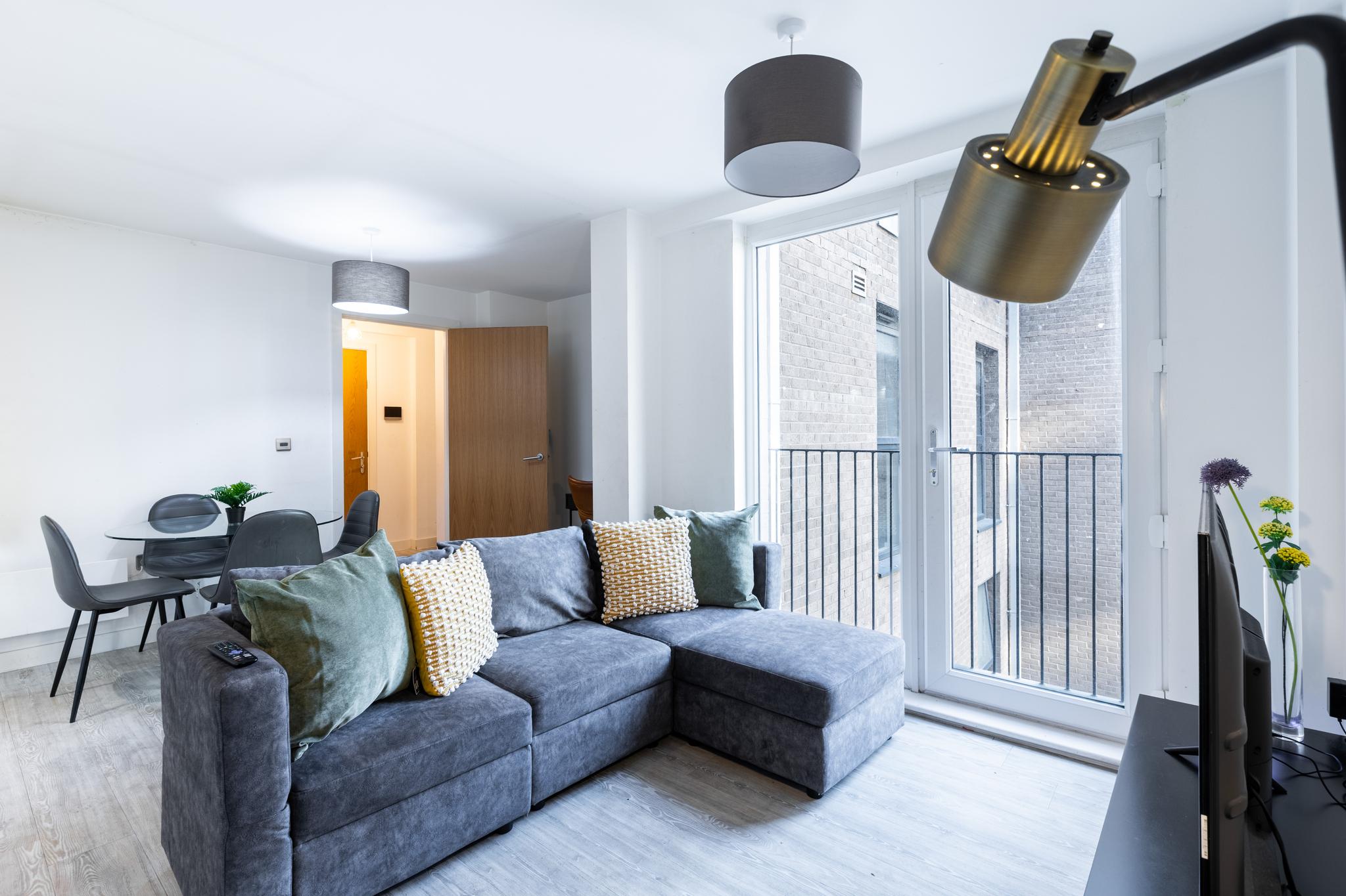 City Centre Access - Stunning 2 Bed Retreat