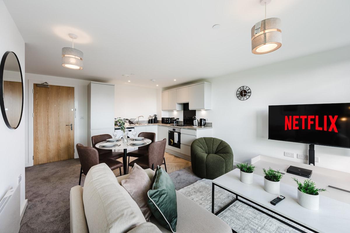Modern 2 Bed Apartment Near Salford