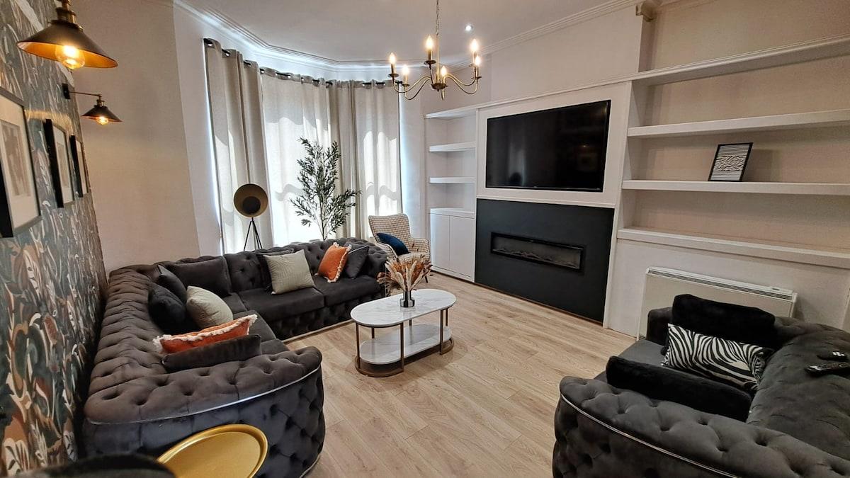 Coastal Retreat/Sleeps 10/Home Cinema/Fast WiFi
