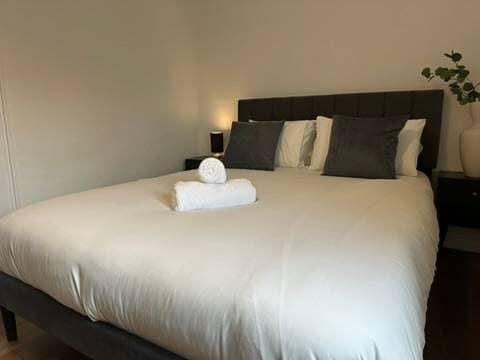 Gorgeous 2BR Apartment in Central Chester6