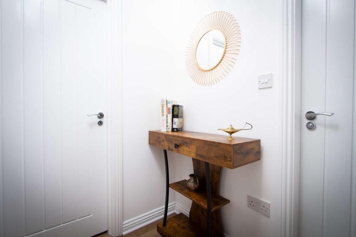 Stylish Newly Refurbished 2BR Flat in Manchester3