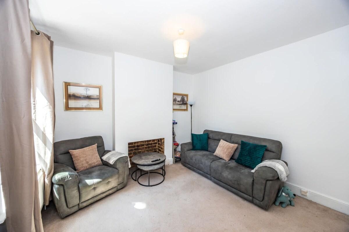 Spacious 3BR House Near Sixfields Duston2