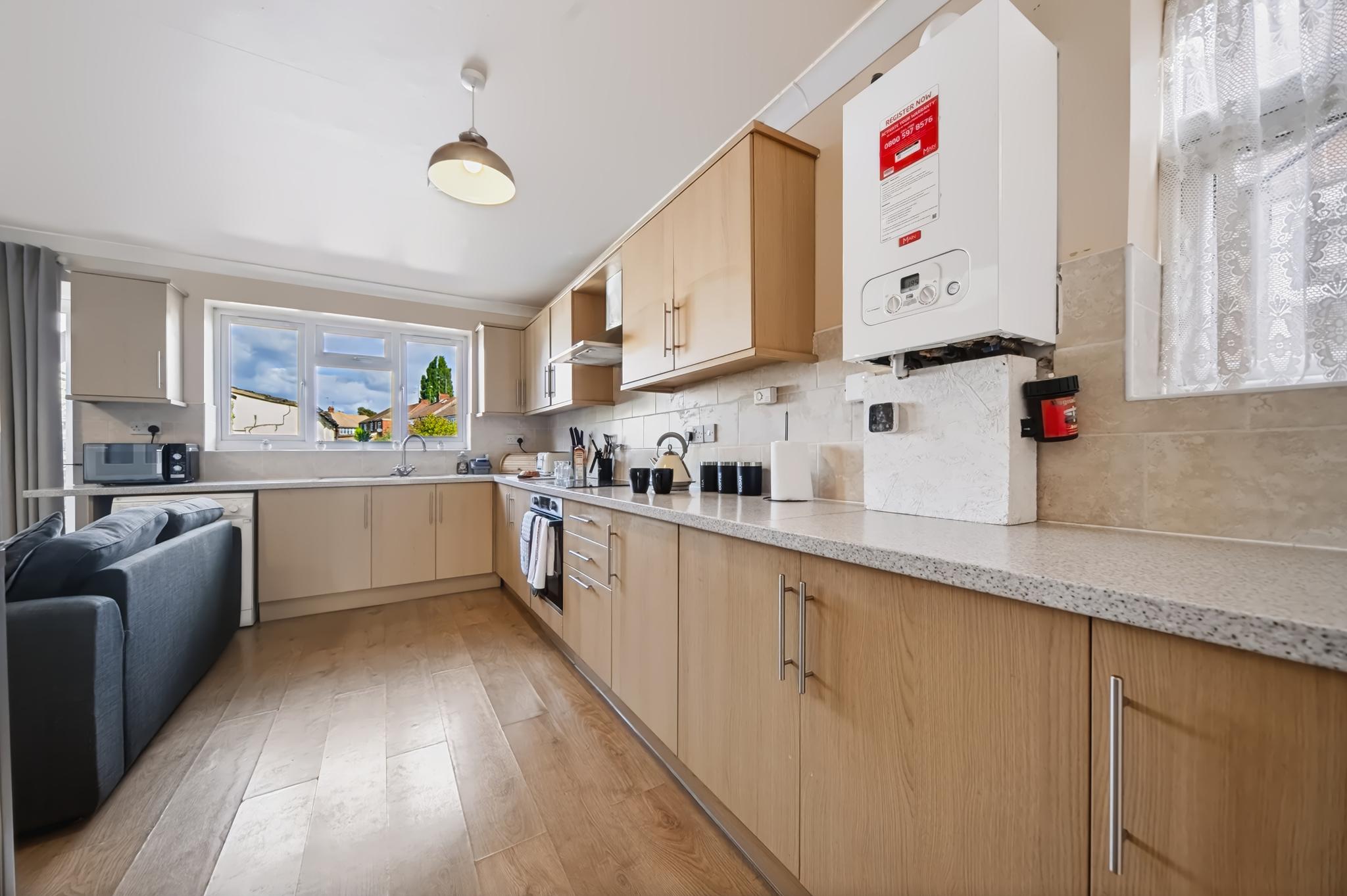 5 Bed Coventry House | Sleeps 9 | Parking 4 Cars6