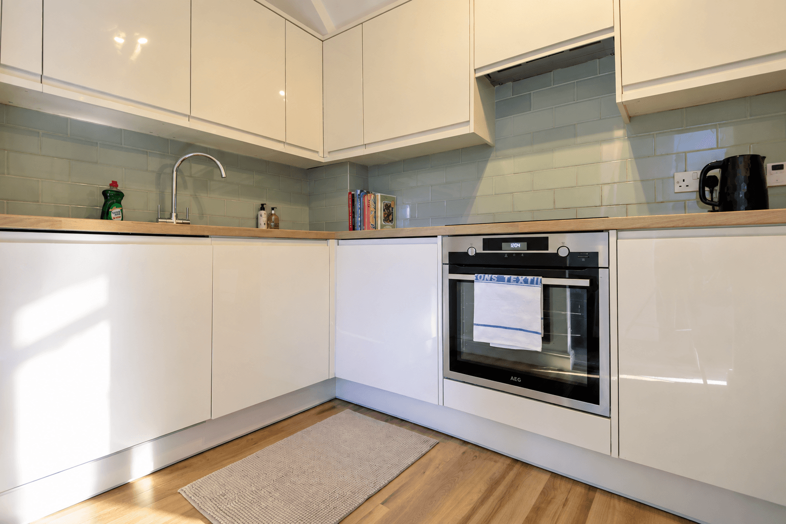 Bright 2-Bed Apartment | Parking, Wi-Fi, Garden6