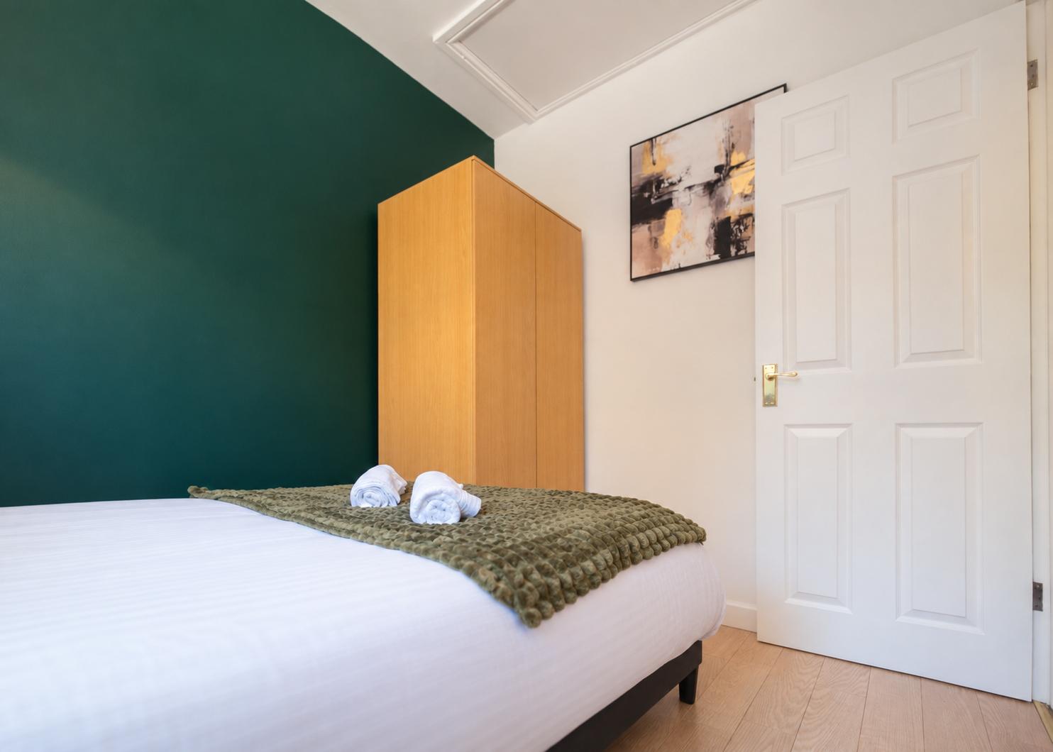 Cosy 2-Bed Home in Mansfield with Private Patio4