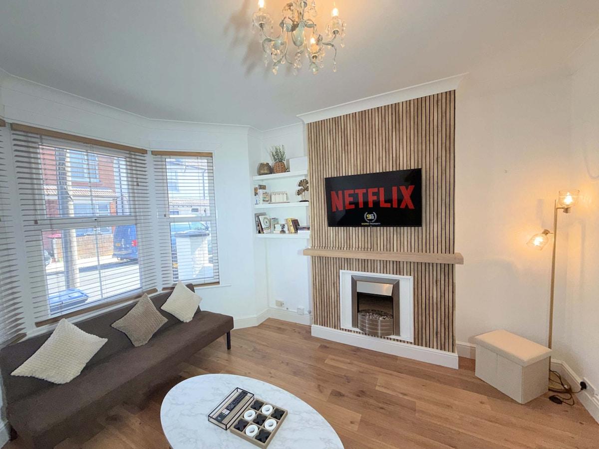 Family & Work Stay | Garden, Parking & Workspace2