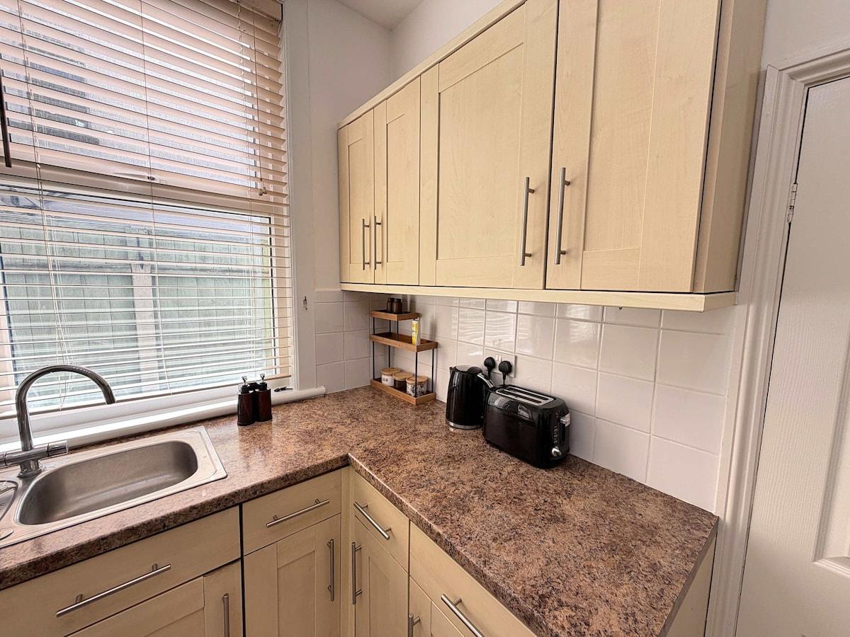 Family & Work Stay | Garden, Parking & Workspace6