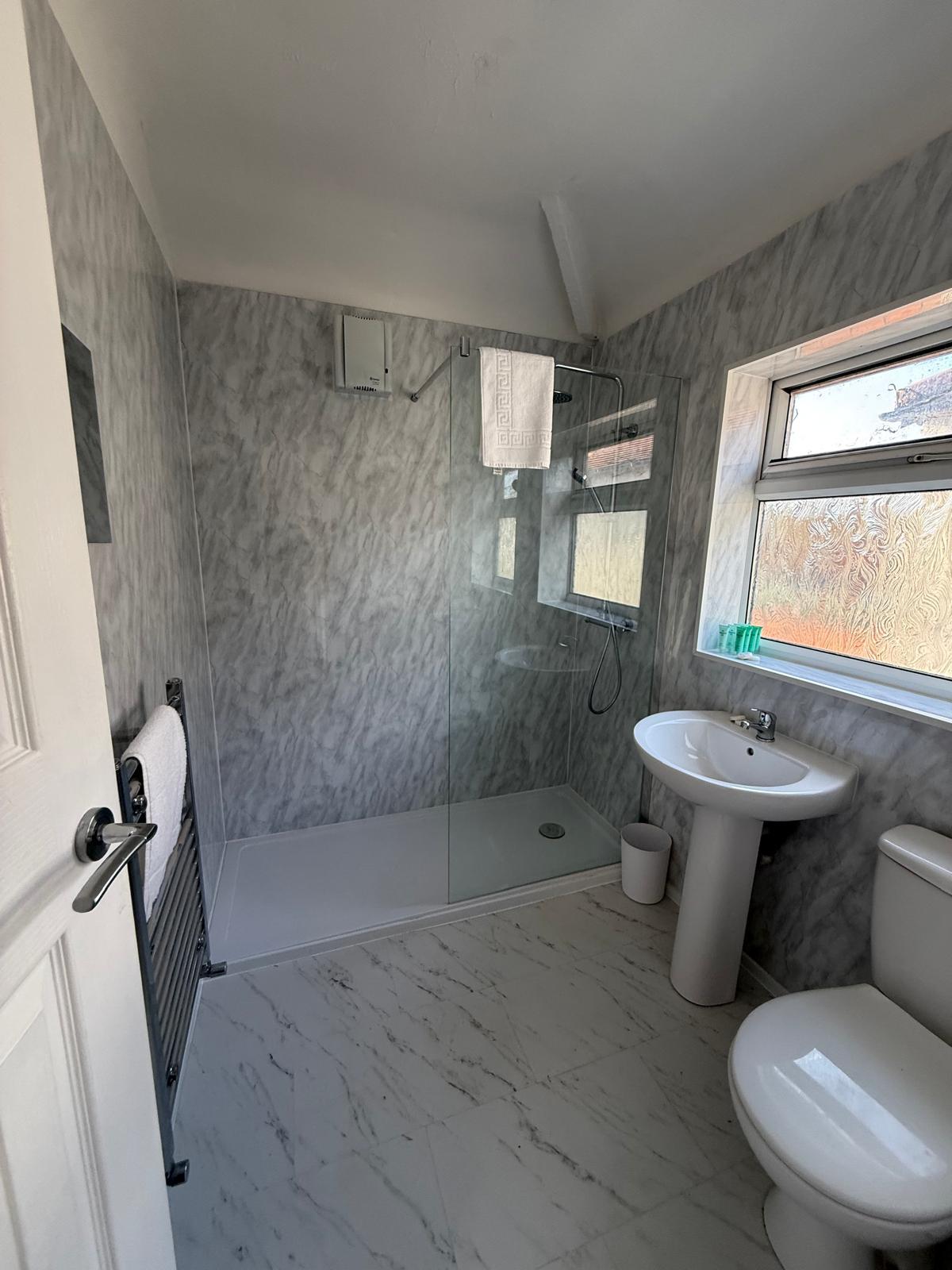 Long or Short Stays Ellesmere Port - Parking WiFi3