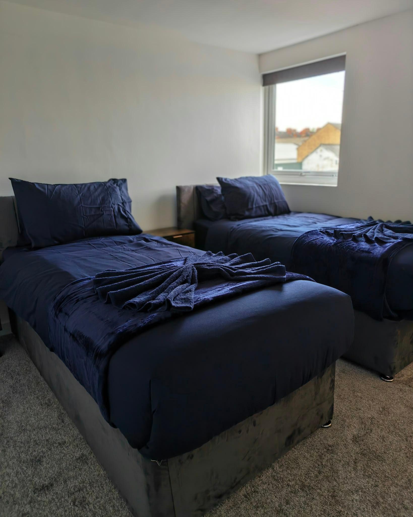 Huge contractor home - entire team 6 bed sleeps 103