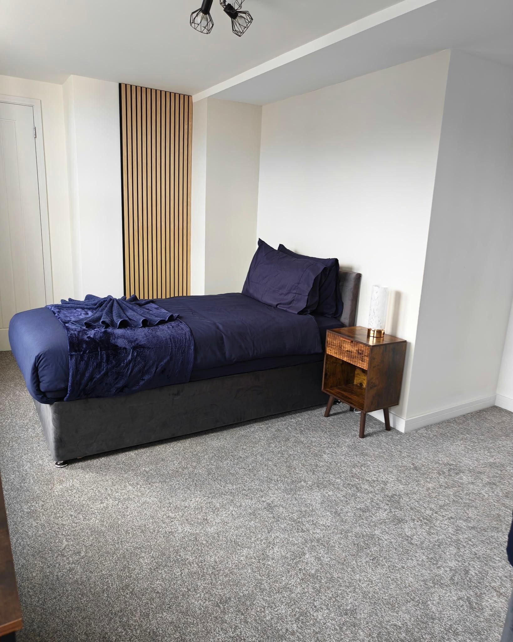 Huge contractor home - entire team 6 bed sleeps 105