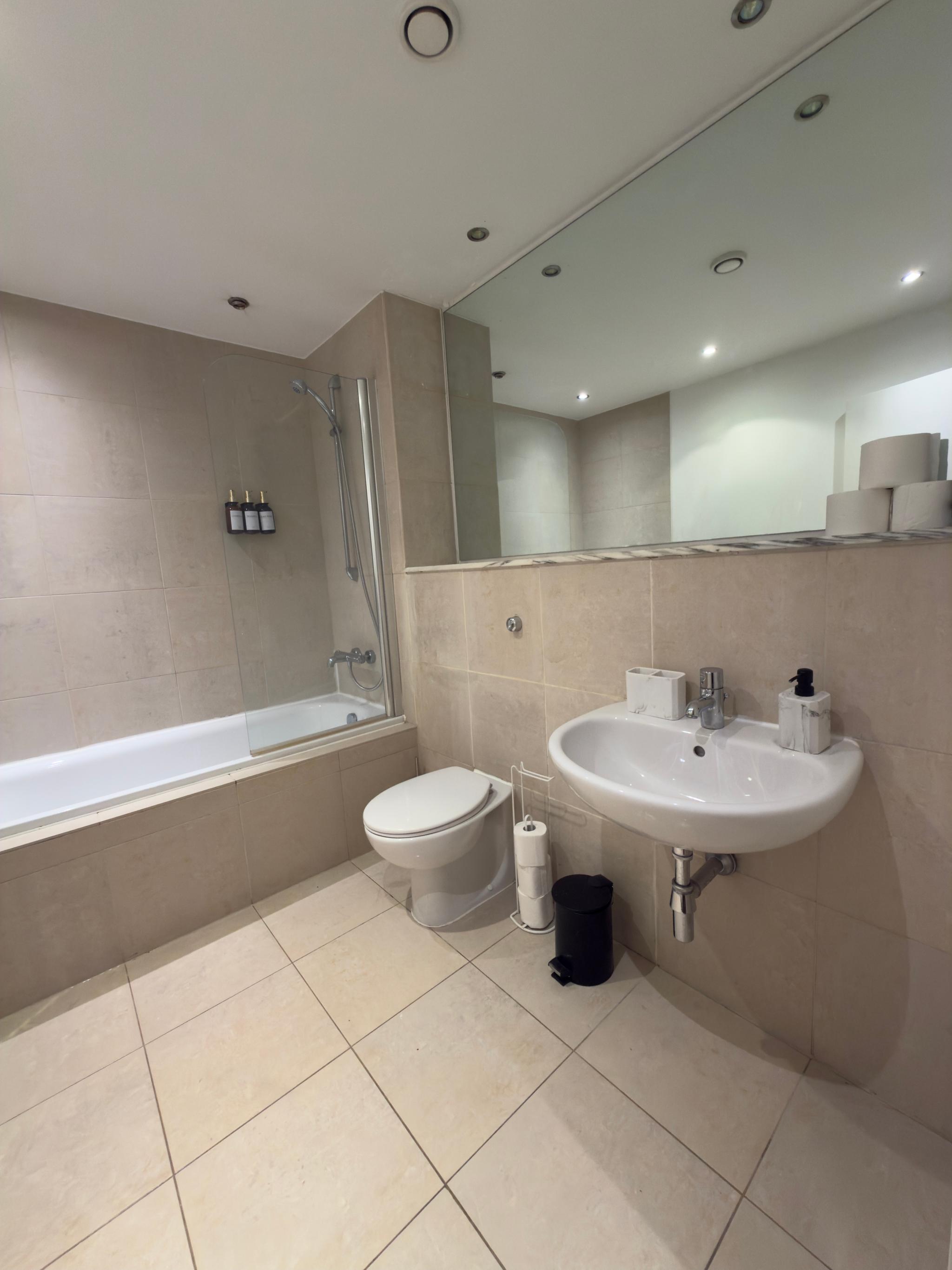 Premium 2-Bed Retreat | Piccadilly & Oxford Rd Stn4