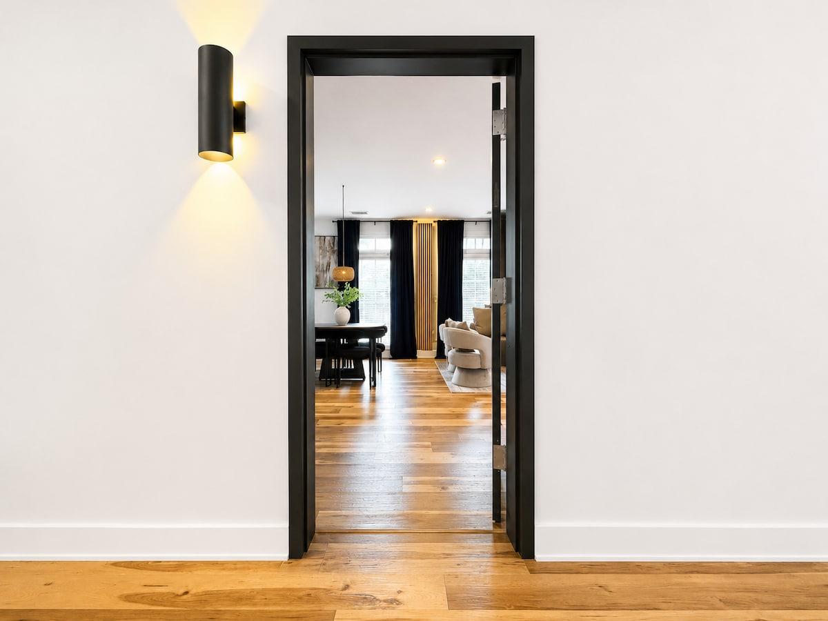 Smoke Free Luxury Staycation | Patio | King Bed6