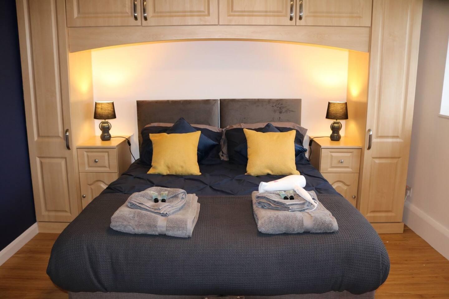 Contractors Townhouse | Sleeps 9 | Free Parking2