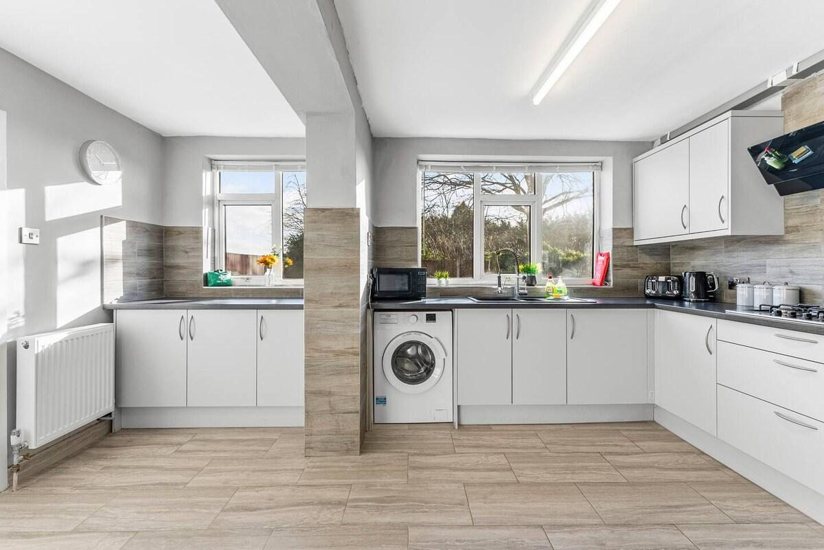 5BD Comfy Nest Long Stays Accommodation Brampton6