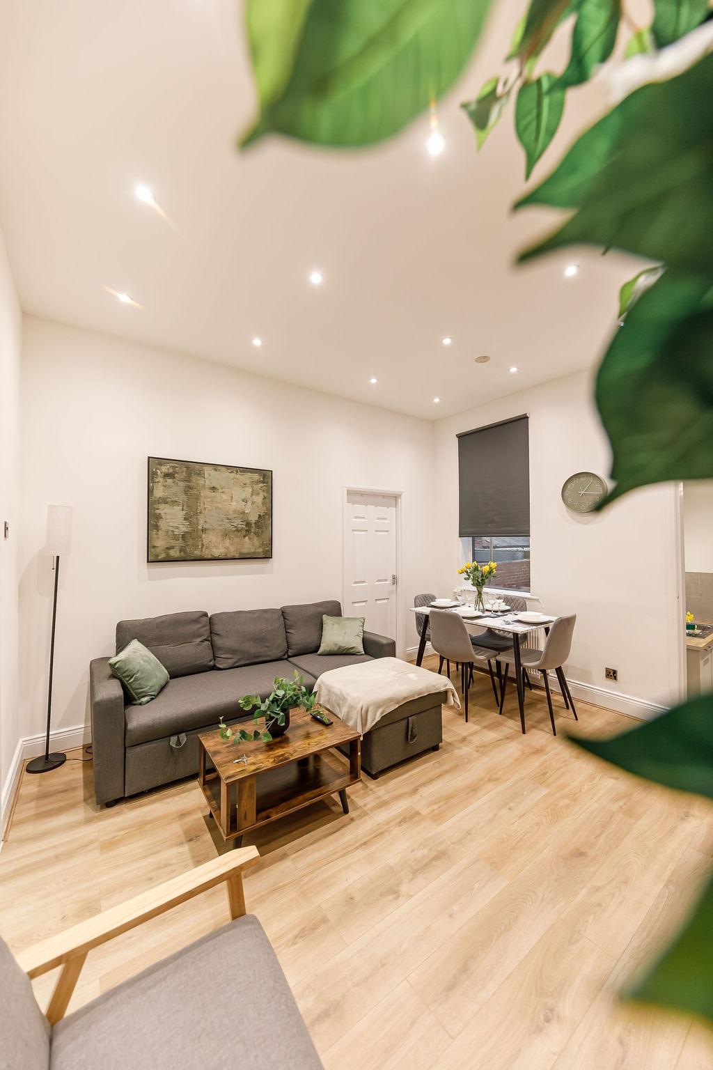 Perfect for Contractors - 4Bed 2Bath - Parking3