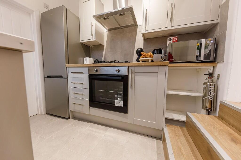 Perfect for Contractors - 4Bed 2Bath - Parking4