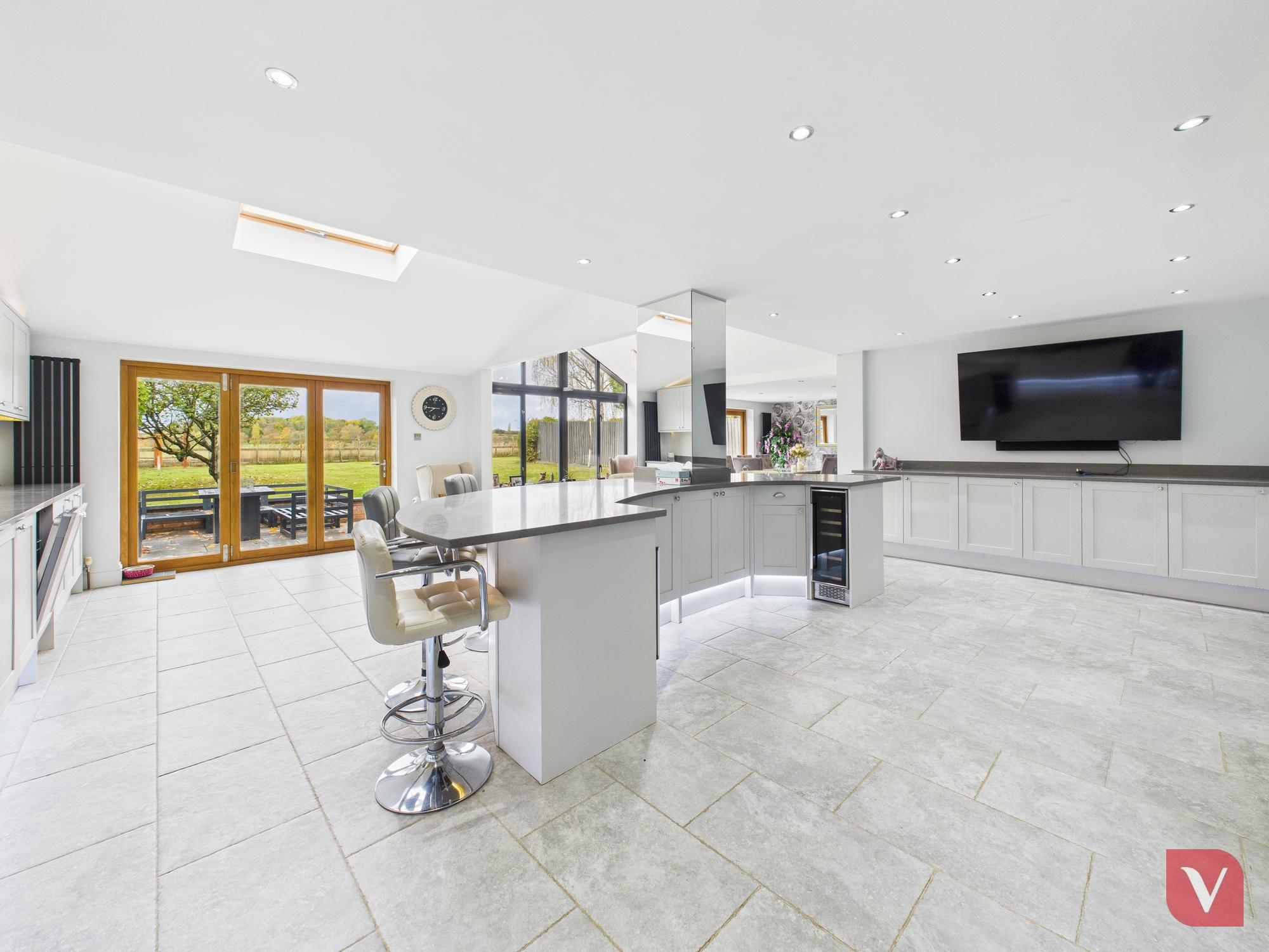 Tranquil Family Haven with Garden, Views & Parking1