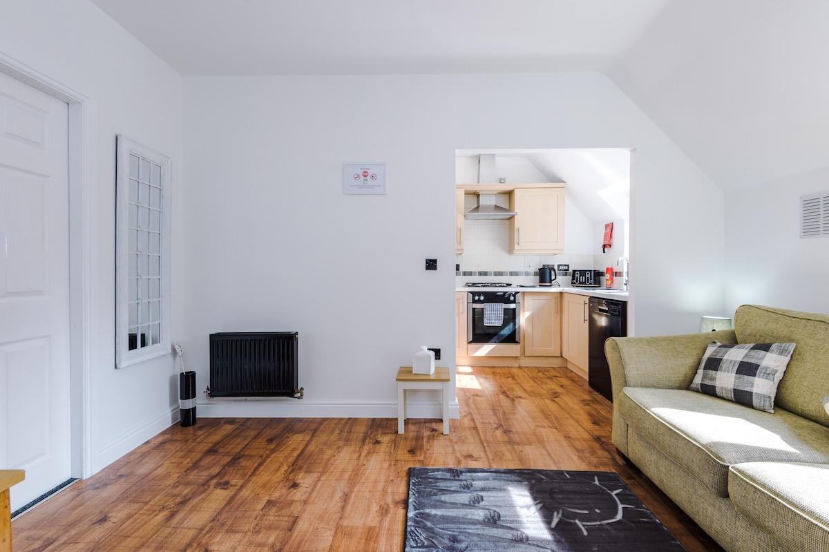Bright 3BR Warrington Home Near Golf & Sailing3