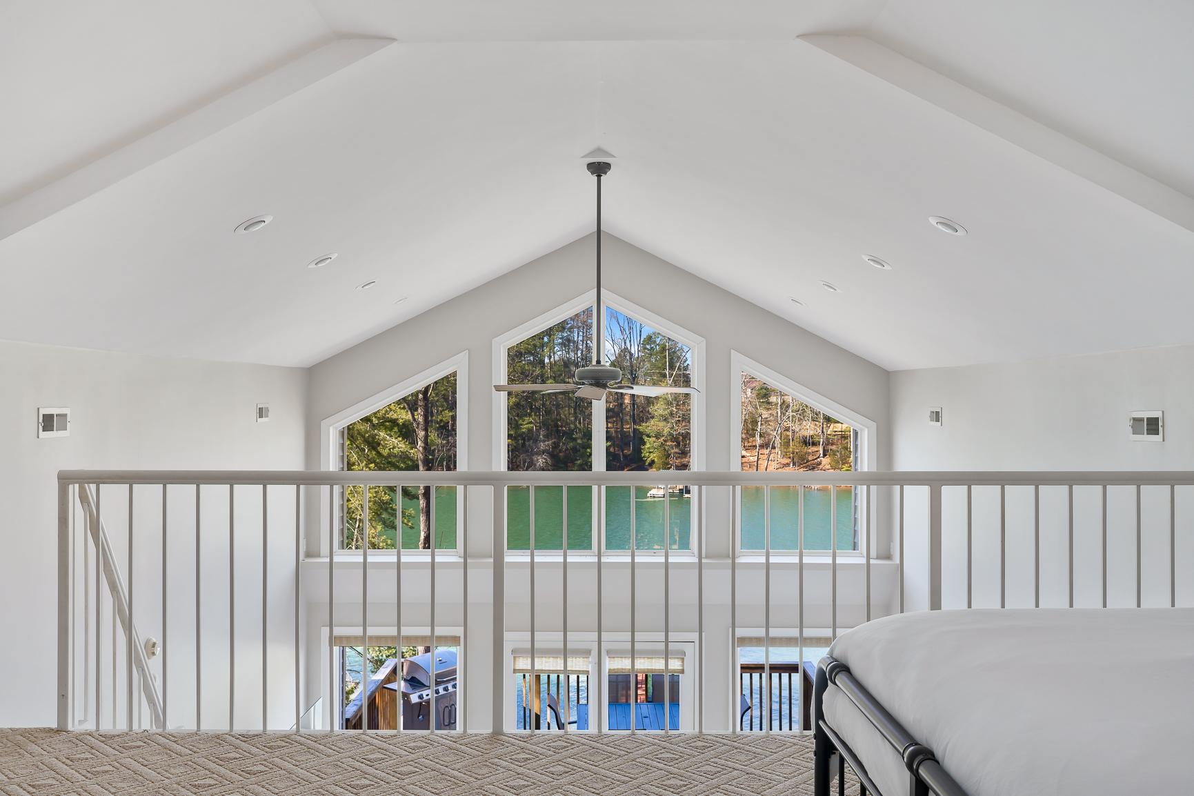 Shoreline Chalet on Lake Keowee4