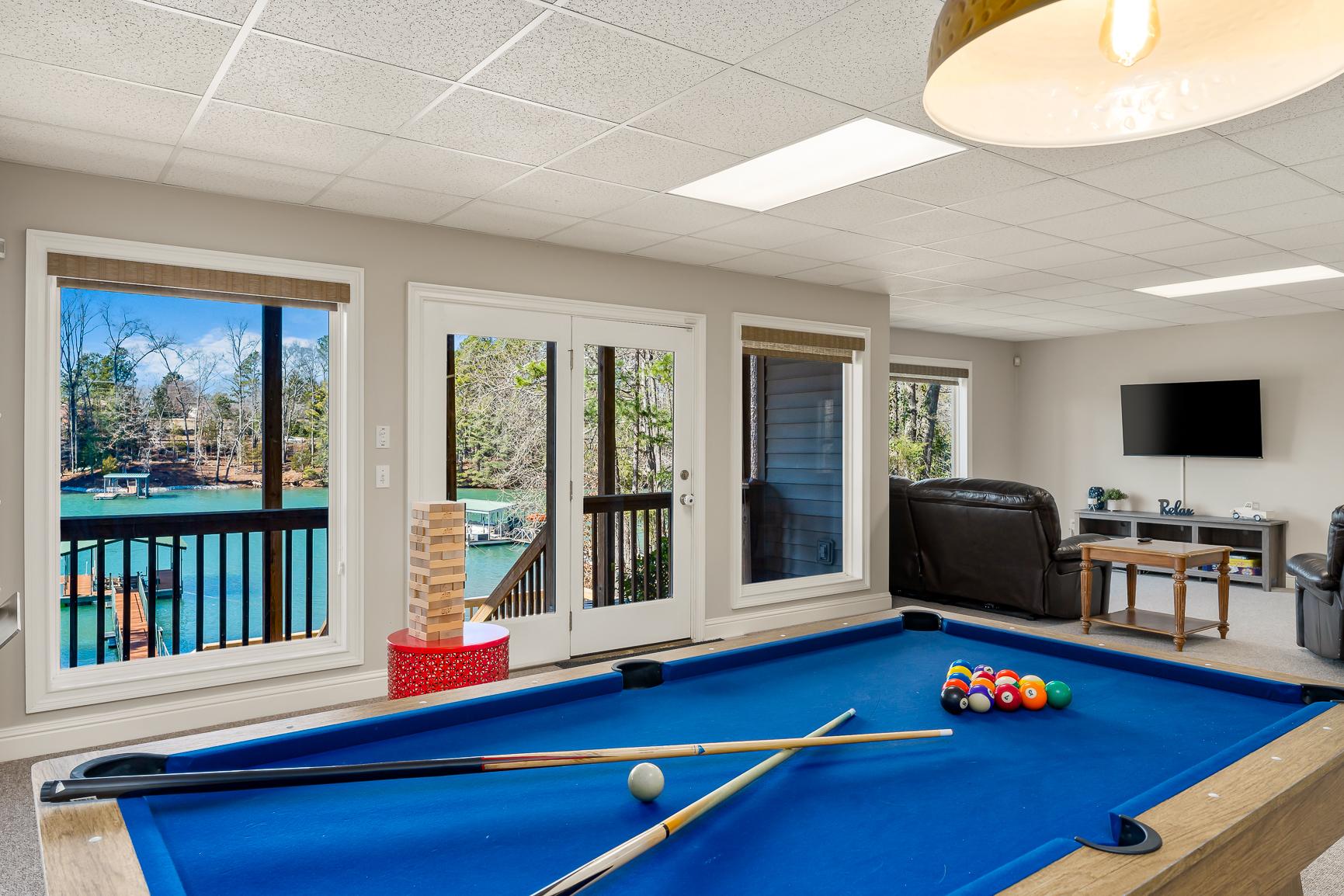 Shoreline Chalet on Lake Keowee6