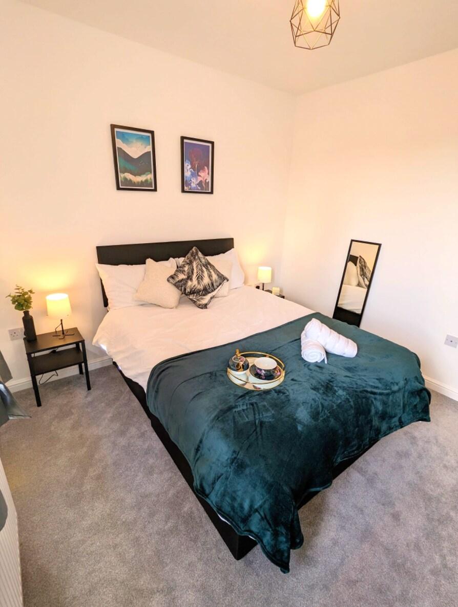 Modern 2‑Bed Ipswich Home | Parking | Sleeps 63