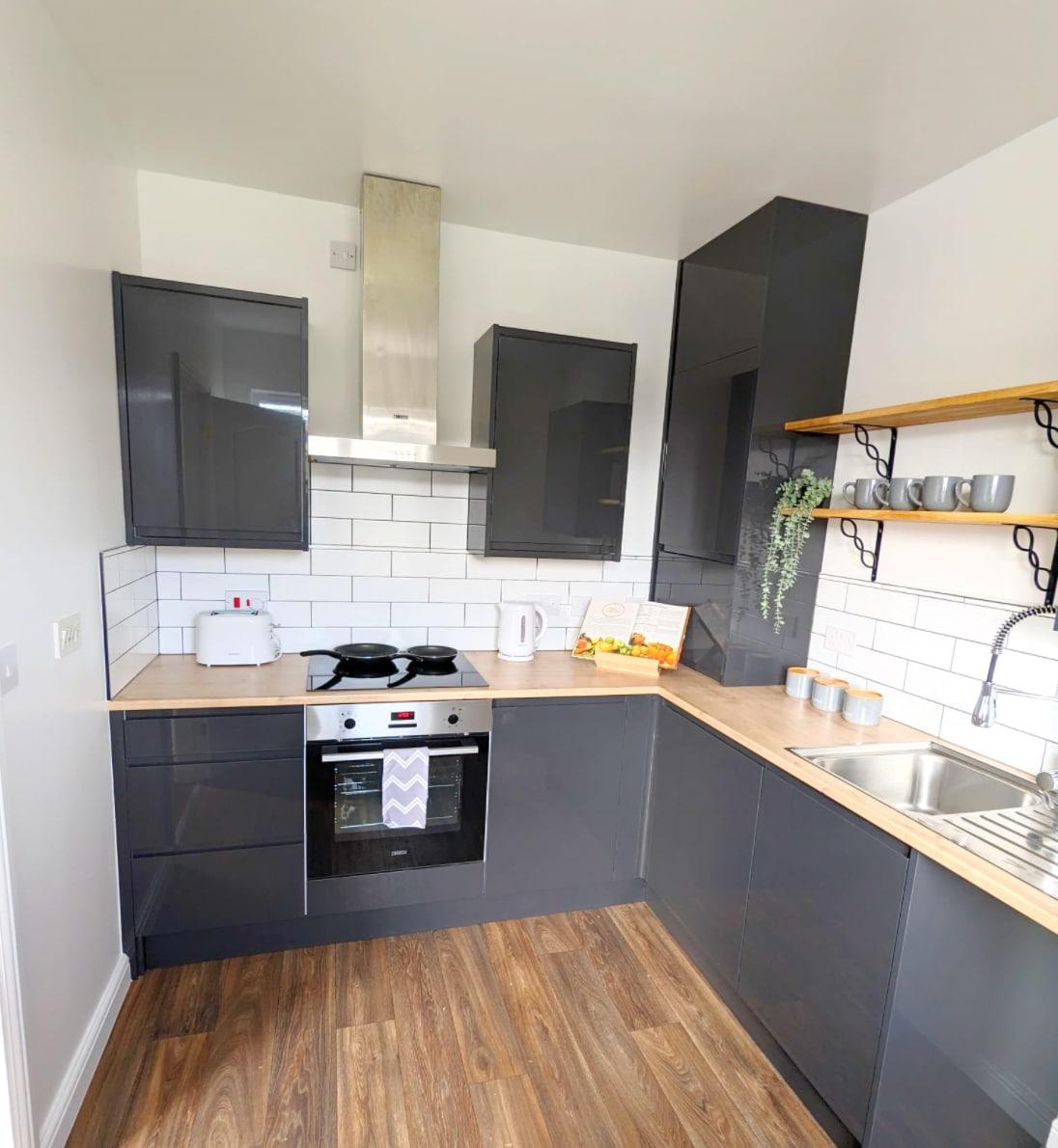 Modern 2‑Bed Ipswich Home | Parking | Sleeps 64